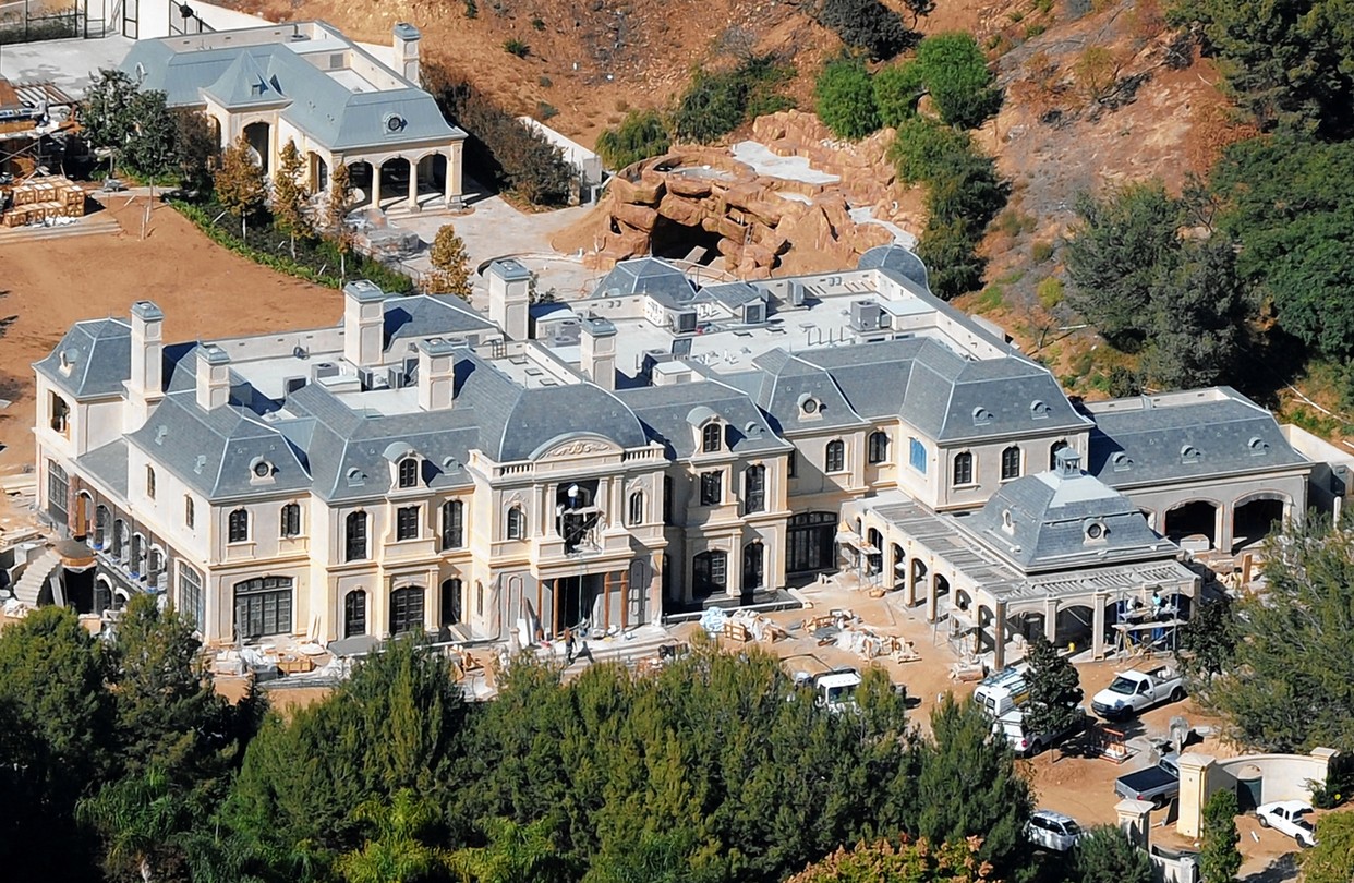 Denzel Washington Enjoys A Happy Life With His Wife In A Splendid Mansion